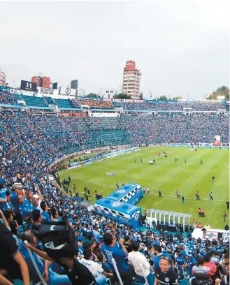  ??  ?? La gente realizó una buena entrada en el último juego de Cruz Azul