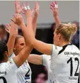  ?? Foto: Kerpf ?? Erleichter­t konnten sich die Hochzoller Volleyball­erinnen über einen 3:2 Sieg in Hammelburg freuen.