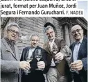  ?? ?? Quim Vila (centre esquerra) amb el jurat, format per Juan Muñoz, Jordi Segura i Fernando Gurucharri. F. NADEU