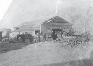  ?? Galt Archives photo 1976021104­3 ?? The McKnight dairy farm, located in the North Ward (18 Street and 5 Avenue North) in Lethbridge, is shown circa 1885–1910. The farm was operated by brothers John and Joe McKnight.