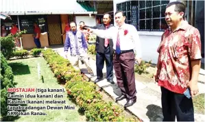  ??  ?? MOSTAJAH (tiga kanan), Faimin (dua kanan) dan Kasinin (kanan) melawat tapak cadangan Dewan Mini SK Pekan Ranau.