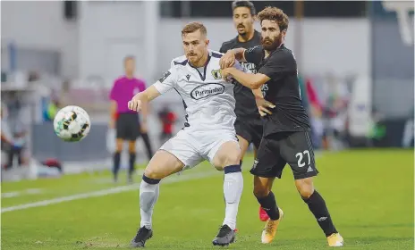  ??  ?? Toni Martínez ainda defrontou o Benfica na primeira jornada pelo Famalicão e hoje joga com o Belenenses