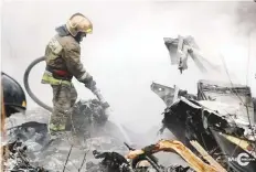  ?? AP ?? A firefighte­r at the site after a Russian Mi-8 helicopter crashed shortly after takeoff in Vankor.