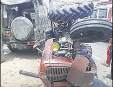  ?? HT PHOTO ?? A tractor and a car (below) damaged in an accident on the Jalandharp­athankot highway in Dasuya on Monday.