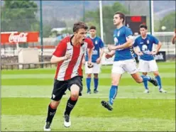  ??  ?? LETAL ARRIBA. Iñigo Vicente está casado con el gol.