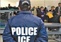  ??  ?? Reclamo. Milessa Cortez Granados fue deportada de EUA por ser reclamada en El Salvador por supuestame­nte haber intentado cometer homicidio.