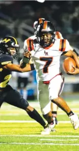  ??  ?? LaFayette’s Jaylon Ramsey runs the ball against North Murray on Friday night.