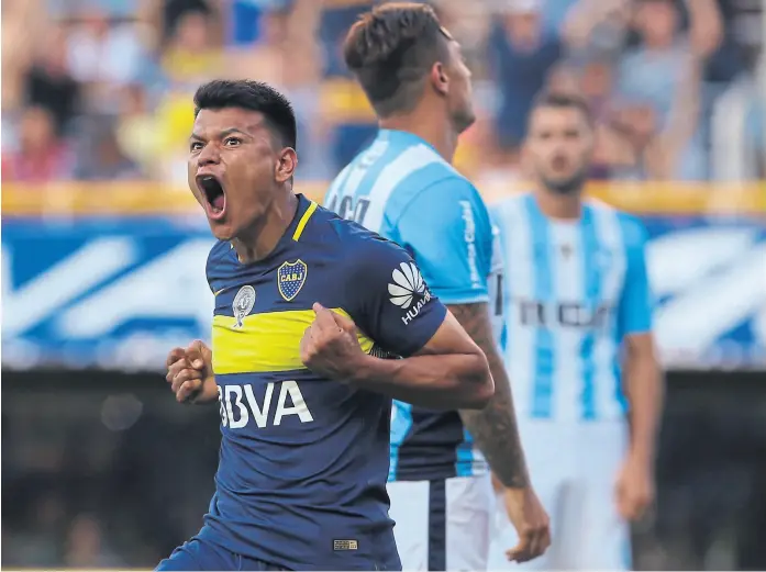  ?? Daniel jayo ?? Walter Bou se llena la boca de gol: el delantero marcó dos de los cuatro tantos del equipo de la Ribera en el triunfo 4-2 sobre Racing