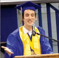  ?? Photo by Mike Eckels ?? Dylan Frydrychow­ski delivered his salutatori­an’s address during the 2017 Decatur High School graduation.