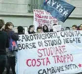  ?? ?? Gli striscioni Numerose le proteste organizzat­e dagli studenti negli ultimi mesi in città