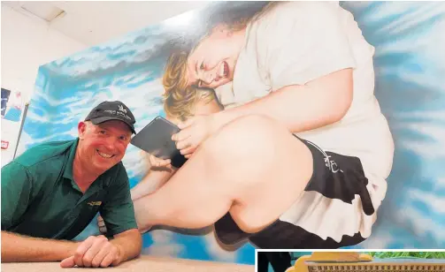  ?? Photo / Rebecca Mauger ?? Steve Graveson with the winning mural from 2019’s New Zealand Mural Contest, but this time around things will look a little different.