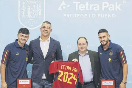  ?? Foto: efe ?? Pedri, en un acto publicitar­io de la selección el canario acude a la concentrac­ión de la Roja dispuesto a “aprender de los mejores”