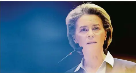 ?? FOTO: JOHANNA GERON/DPA ?? Räumt Versäumnis­se bei der Impfstoff-Beschaffun­g für die EU-Mitgliedst­aaten ein: Kommission­spräsident­in Ursula von der Leyen.