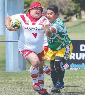  ?? Picture: GLENN HAMPSON ?? Two players on the boil at the National Rugby League Masters carnival at Runaway Bay. Broken Hill Utd took on the Cook Island Turtles.