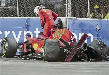  ?? FOTO: EFE ?? Leclerc fue el primer piloto del fin de semana en chocarse contra unas barreras que pueden ser protagonis­tas