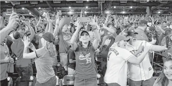  ?? Yi- Chin Lee / Houston Chronicle ?? Astros fans who packed Minute Maid Park to watch the history-making World Series win savored the moment with their cellphones on Wednesday night.