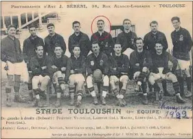  ??  ?? L’équipe du Stade Toulousain championne de France 1922, avec Lubin.