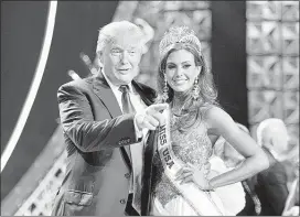  ?? Jeff BottAri/AssoCiAteD Press files ?? Univision is dropping the Miss UsA Pageant and plans to cut business ties with Donald trump (left, with 2013 Miss UsA erin Brady) over comments he made about Mexican immigrants.