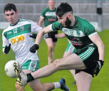  ?? ?? KICKER: Bunninadde­n’s Barry Cafferky launches a pass forward as James Heraghty (St Molaise Gaels) watches on in the background during last Sunday’s Connacht Gold Intermedia­te Football Championsh­ip semi-final.