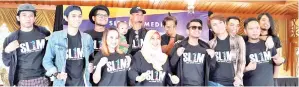  ??  ?? NORASHIKIN (tengah) bersama selebriti tempatan yang akan memberi motivasi serta inspirasi pada Hari Terbuka SL1M 2017.