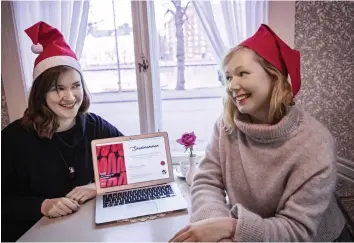  ?? FOTO: CATA PORTIN ?? Maria Sann och Anne Nickström har funderat mycket på hur man kan fira en lyckad jul utan sina barn, Maria i egenskap av mamma i en styvfamilj, medan Anne står inför sin första jul utan sina barn. De delar med sig av tips, tankar och känslor i en ny, webbaserad julkalende­r – Singelmamm­ans julkalende­r.