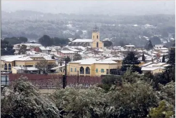  ?? (Photo doc Var-matin) ?? Dès hier minuit, le Var a été placé en vigilance orange par Météo France. Il y a quelques semaines déjà, la neige était tombée dans l’ouest du départemen­t.