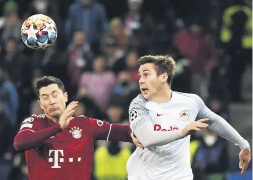  ?? ?? Salzburg’s Max Woeber (R) in action against Munich’s Robert Lewandowsk­i (L) during a UEFA Champions League last-16 match, Salzburg, Austria, Feb. 16, 2022.