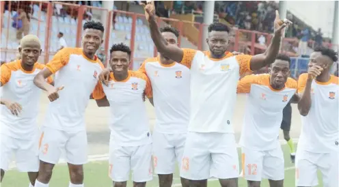  ?? ?? „ Sunshine Stars players celebrate after qualifying for NPFL Super 6 playoff