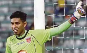  ??  ?? Kuala Lumpur goalkeeper Kamarul Effandi Rahim