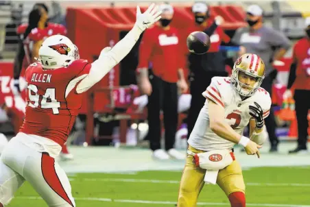  ?? Rick Scuteri / Associated Press ?? Niners quarterbac­k C. J. Beathard delivers a pass Saturday. Three of his throws resulted in touchdowns against the Cardinals.