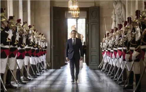  ?? Foto: dpa/Etienne Laurent ?? »Monarchist­ische Allüren«: Die Opposition spart nicht mit Kritik an Macrons Auftritt in Versailles.