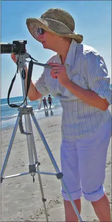  ?? COURTESY OF BRITTANY POINTE ?? Mary Ellen Spruell with her camera on the beach at the Jersey Shore.