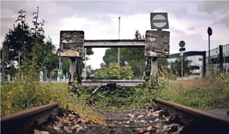  ?? RP-FOTO: MARKUS VAN OFFERN ?? Endstation: Der Prellbock auf den Schienen hinter dem Klever Bahnhof.