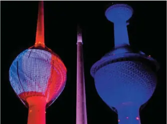  ?? — Photo by Yasser Al-Zayyat ?? KUWAIT: The Kuwait Towers are illuminate­d in the colors of the French flag yesterday in solidarity with the people of France after the Paris terrorist attacks.