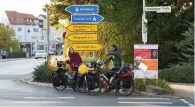  ?? FOTO: PRIVAT ?? Resan började i Grankulla och därifrån har paret cyklat igenom Sverige, Danmark och Tyskland. Just nu befinner de sig i Frankrike.