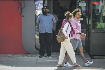  ?? ?? A SECURITY guard monitors a Melrose shop. Some suspects are thought to be part of a statewide crime ring.