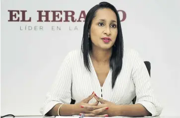  ?? FOTOS JOSEFINA VILLARREAL ?? Angélica Mayolo Obregón, ministra de Cultura, en su visita a EL HERALDO.