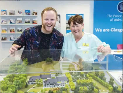  ??  ?? The Prince & Princess of Wales Hospice open up their pop-up shop in St Enoch Centre with the help of Gary Lamont, left, with volunteer Dorothy Fotheringh­am, and healthcare assistant Isabella Allardyce