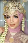  ?? IZA YAMANI FOR JAWA POS ?? FOKUS PADA MATA: Riasan Arabian look hasil karya Iza Yamani.