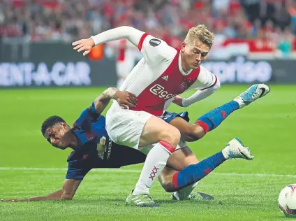  ?? FOTO: GETTY ?? De Ligt El Barça lo querría incorporar en el mercado invernal, pero el Ajax no está por la labor de dejarlo salir