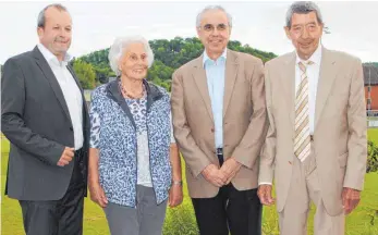  ?? FOTO: CDU ?? Der Vorsitzend­e des CDU-Stadtverba­nds, Konrad Wachter, mit den Geehrten (von links): Gretel Häusler, Siegfried Specker und Paul-Alfred Schilling.