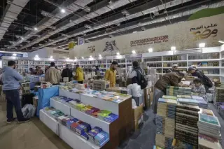  ?? AFP ?? In this picture taken on Jan. 29, 2023, people visit the 54th Cairo Internatio­nal Book Fair in Cairo.