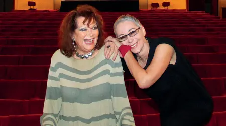  ??  ?? Insieme Claudia Cardinale e Ottavia Fusco inaugurano oggi la Stagione di Prosa del Teatro Goldoni