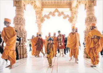  ?? SEAN KILPATRICK THE CANADIAN PRESS ?? Prime Minister Justin Trudeau and sons Xavier, 10, and Hadrien, 3, visit Swaminaray­an Akshardham Temple.