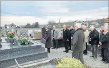  ??  ?? Sur la tombe de Michel Lalanne à Pouzac