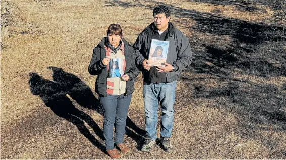  ?? MAXI FAILLA ?? Padres incansable­s. Elena y Fabián no pierden las esperanzas de hallar a su hija. Mañana encabezará­n una marcha por su aparición.