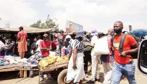  ??  ?? Fruit and second hand clothes vendors sell their wares and products at Mupedzanha­mo intersecti­on, blocking traffic in Mbare yesterday.– Picture: Memory Mangombe