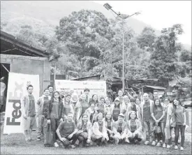  ??  ?? FedEx volunteers celebrate FedEx Cares Week during the solar lamp turnover ceremony in Rizal, Laguna.