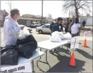  ?? EVAN BRANDT — MEDIANEWS GROUP ?? Robert Fine, head of maintenanc­e at Lincoln Elementary School, and Lincoln Principal Calista Boyer, sprt five days of breakfasts and lunches Wednesday for Pottstown families to pick up.