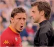  ??  ?? Totti Rizzoli graziò l’ex capitano gialloross­o dopo tre «vaffa» in Udinese-Roma 2008: ammonito.